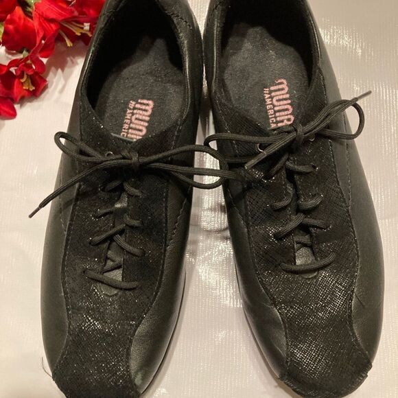 Munro American black shoes - Picture 1 of 4